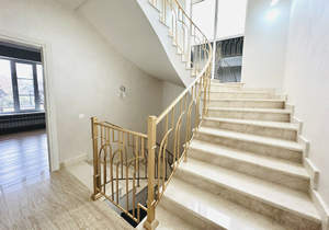 Дом 301м², 3-этажный, участок 6 сот.