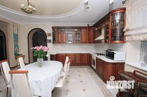 Дом 379м², 2-этажный, участок 6 сот.