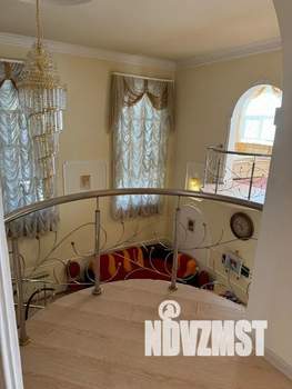 Дом 300м&sup2;, 3-этажный, посуточно, 