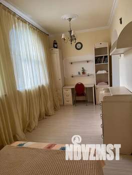 Дом 300м&sup2;, 3-этажный, посуточно, 