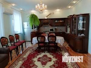 Дом 270м², 2-этажный, участок 10 сот.  