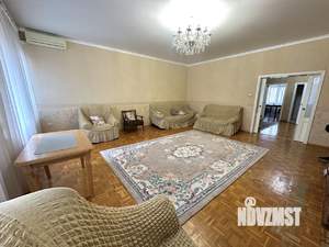 Дом 263м², 3-этажный, участок 6 сот.  