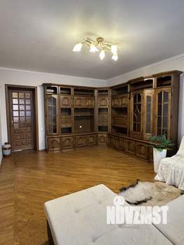 Дом 319м&sup2;, 3-этажный, участок 10 сот.  