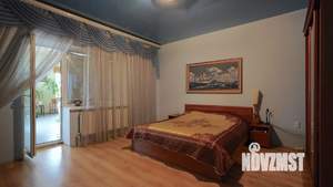 Дом 261м², 2-этажный, участок 9 сот.  