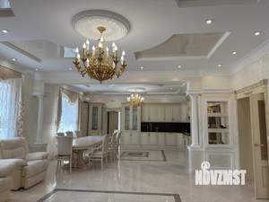 Дом 350м², 2-этажный, участок 10 сот.  