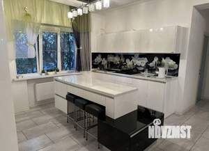 Дом 190м&sup2;, 3-этажный, участок 5 сот.  