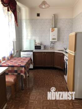 Дом 450м², 3-этажный, участок 10 сот.  