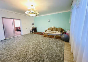 Дом 270м², 2-этажный, участок 10 сот.  