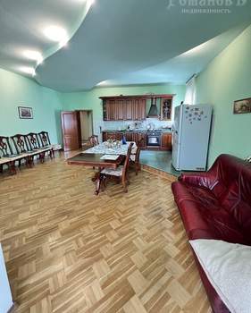 Дом 750м², 3-этажный, участок 10 сот.  