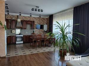 Дом 206м², 2-этажный, участок 5 сот.  