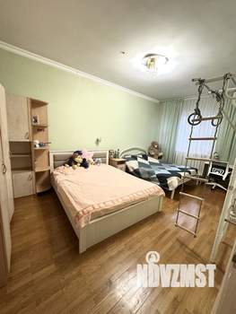 Дом 250м&sup2;, 3-этажный, участок 6 сот.  