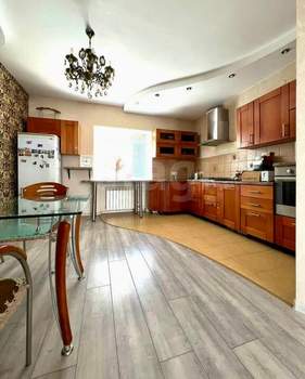 Дом 251м², 2-этажный, участок 8 сот.  