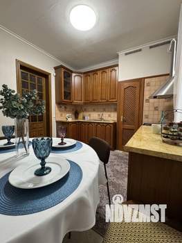 Дом 319м&sup2;, 3-этажный, участок 10 сот.  