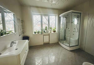 Дом 190м&sup2;, 3-этажный, участок 5 сот.  