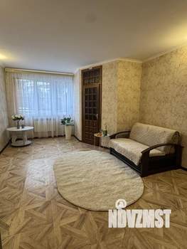 Дом 319м&sup2;, 3-этажный, участок 10 сот.  