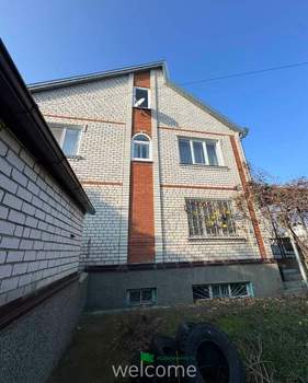 Дом 214м², 3-этажный, участок 6 сот.  