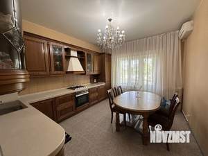 Дом 263м², 3-этажный, участок 6 сот.  