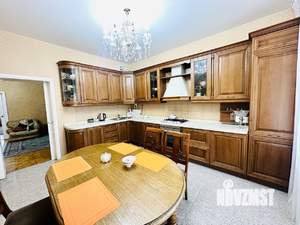 Дом 263м², 3-этажный, участок 6 сот.  