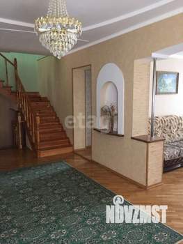 Дом 286м², 3-этажный, участок 10 сот.  