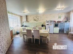 Дом 240м², 3-этажный, участок 2 сот.  