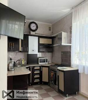 Дом 220м², 3-этажный, участок 1 сот.  