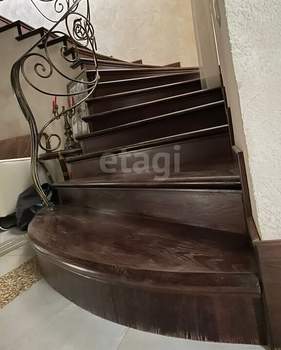 Дом 330м², 3-этажный, участок 6 сот.  