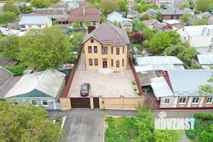 Дом 220м², 2-этажный, участок 6 сот.  