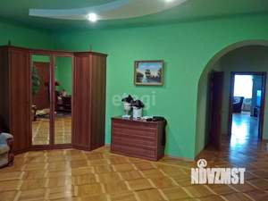 Дом 1500м², 3-этажный, участок 18 сот.  