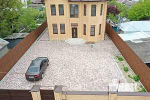 Дом 220м², 2-этажный, участок 6 сот.  