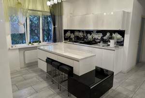 Дом 190м&sup2;, 3-этажный, участок 5 сот.  