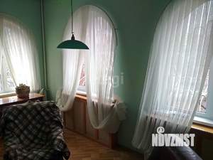 Дом 1500м², 3-этажный, участок 18 сот.  