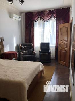 Дом 450м², 3-этажный, участок 10 сот.  