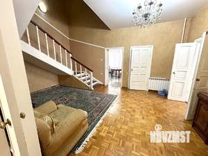 Дом 263м², 3-этажный, участок 6 сот.  