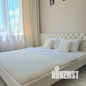 1-к квартира, посуточно, 42м2, 2/18 этаж