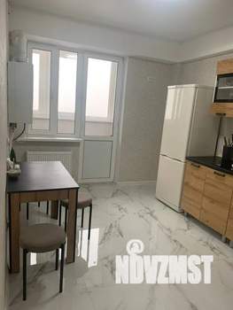 1-к квартира, посуточно, 38м2, 13/16 этаж