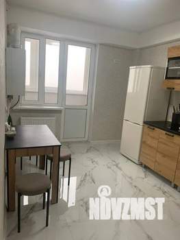 1-к квартира, посуточно, 38м2, 13/16 этаж