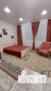 Студия квартира, посуточно, 32м2, 1/3 этаж