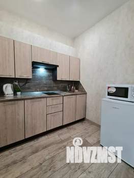 Студия квартира, посуточно, 35м2, 1/10 этаж