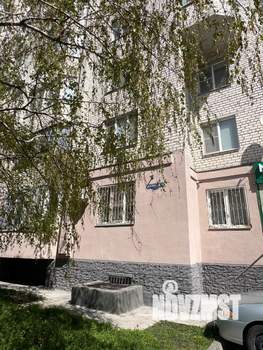 Студия квартира, вторичка, 64м2, 1/10 этаж