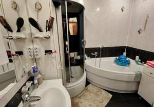 4-к квартира, вторичка, 82м2, 2/2 этаж