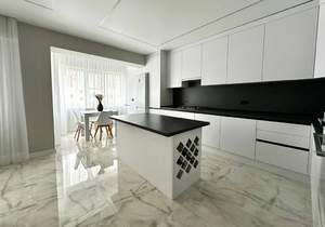 3-к квартира, вторичка, 100м2, 8/8 этаж