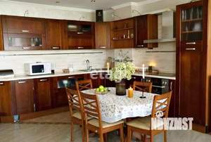 4-к квартира, вторичка, 140м2, 8/10 этаж