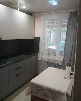 2-к квартира, вторичка, 58м2, 1/1 этаж
