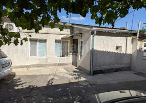 3-к квартира, вторичка, 63м2, 1/1 этаж